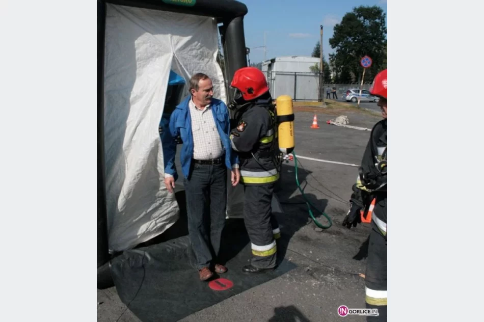 Powiatowe ćwiczenia straży na lodowisku w Gorlicach - zdjęcie 19