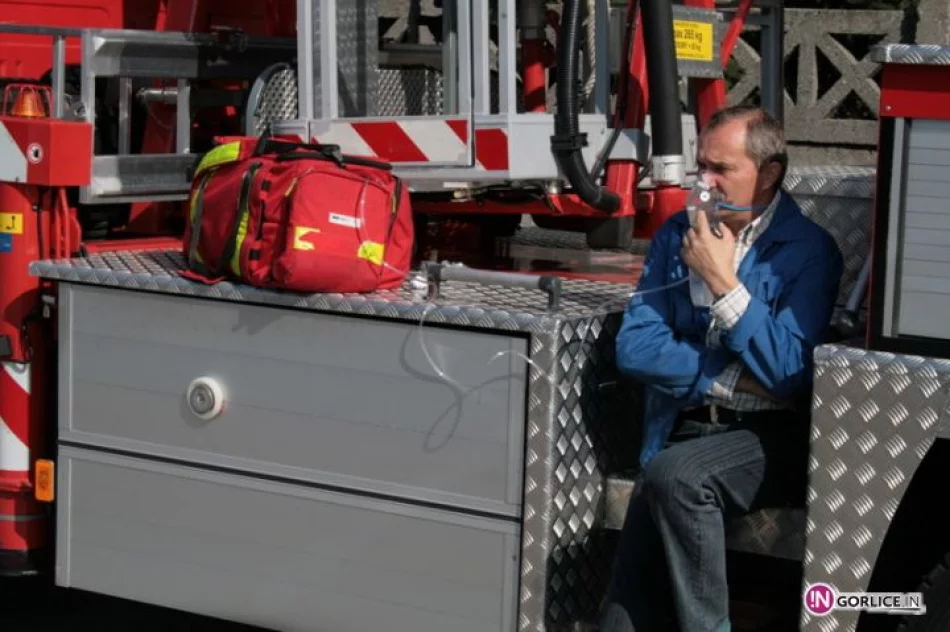 Powiatowe ćwiczenia straży na lodowisku w Gorlicach - zdjęcie 20