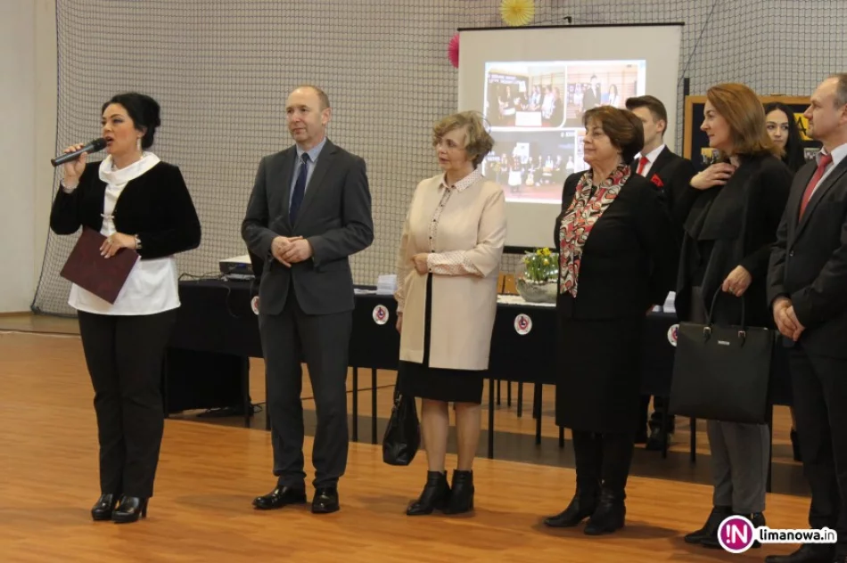 Tłumy na dorocznych targach edukacyjnych (zdjęcia i wideo) - zdjęcie 2