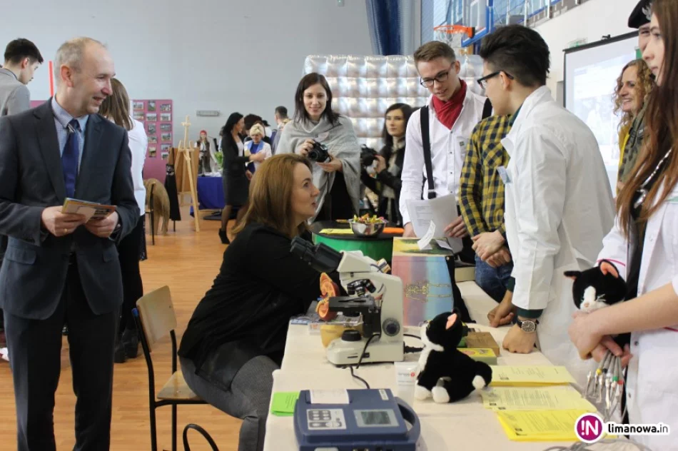 Tłumy na dorocznych targach edukacyjnych (zdjęcia i wideo) - zdjęcie 4