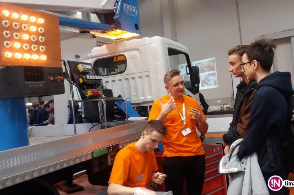 ZSTI wystawia się już po raz drugi na Targach Edukacyjnych - zdjęcie 2