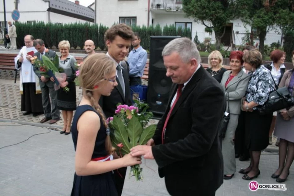 Otwarcie boiska szkolnego w Bieczu - zdjęcie 4