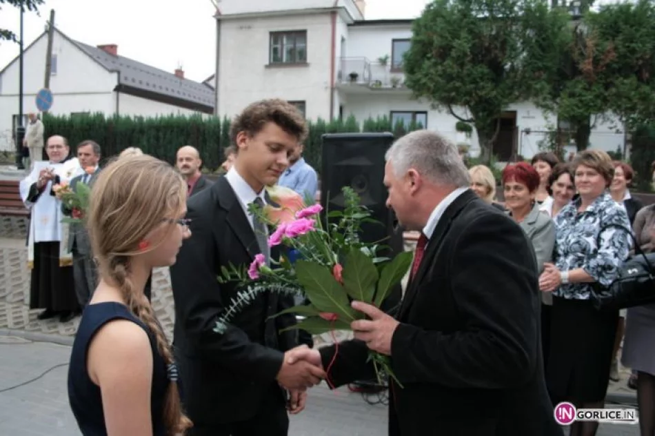 Otwarcie boiska szkolnego w Bieczu - zdjęcie 5