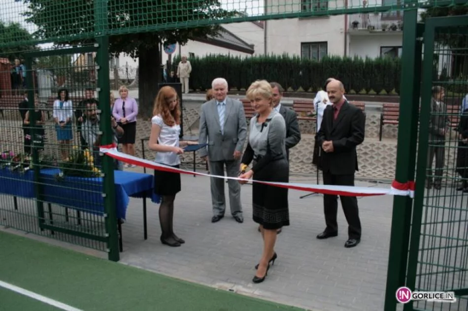 Otwarcie boiska szkolnego w Bieczu - zdjęcie 6