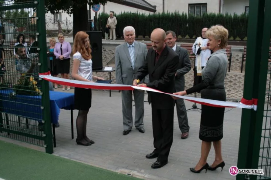 Otwarcie boiska szkolnego w Bieczu - zdjęcie 8