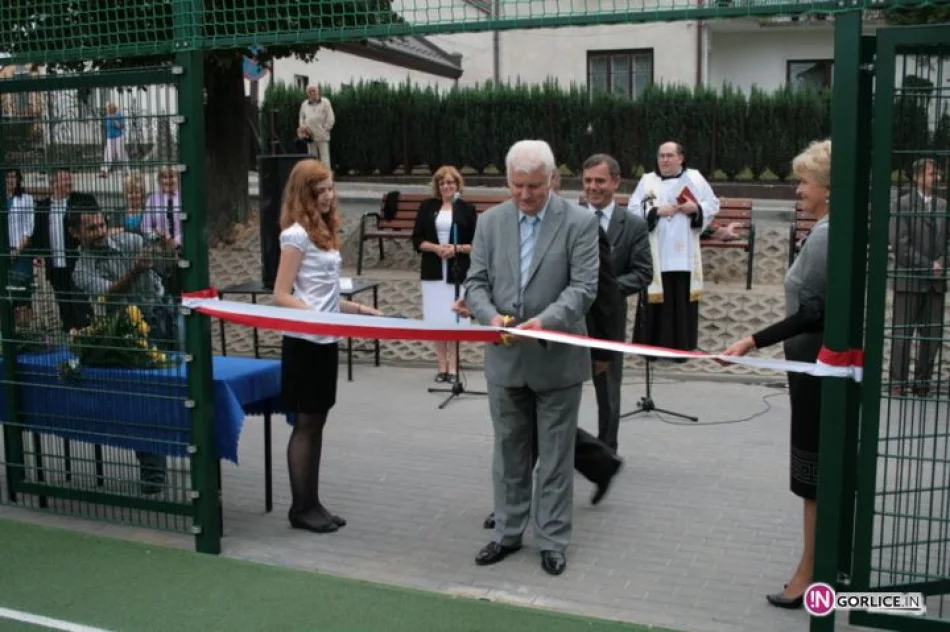 Otwarcie boiska szkolnego w Bieczu - zdjęcie 9
