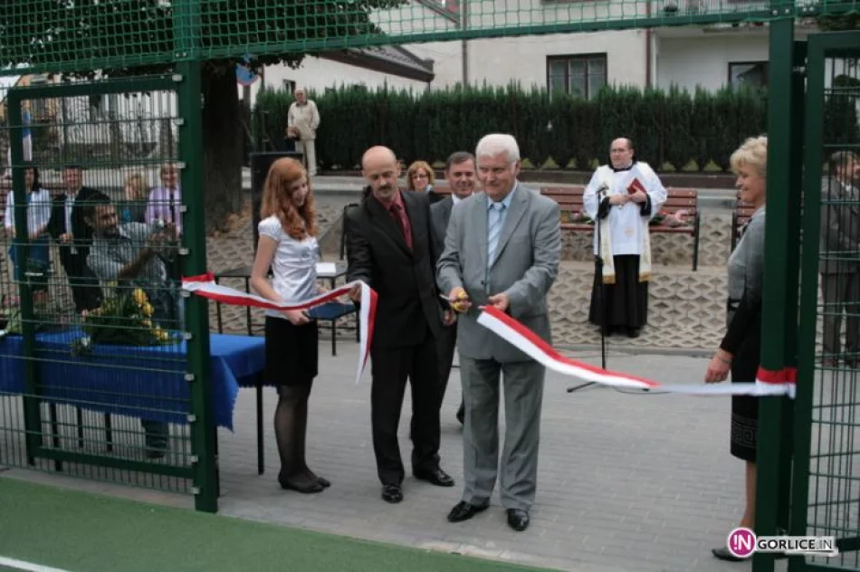 Otwarcie boiska szkolnego w Bieczu - zdjęcie 10