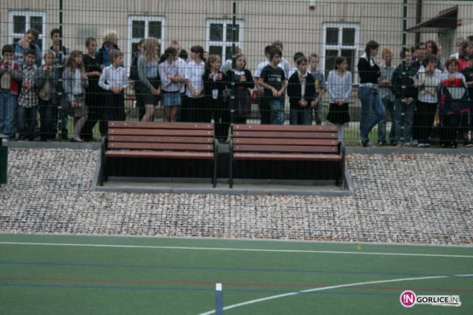 Otwarcie boiska szkolnego w Bieczu - zdjęcie 12