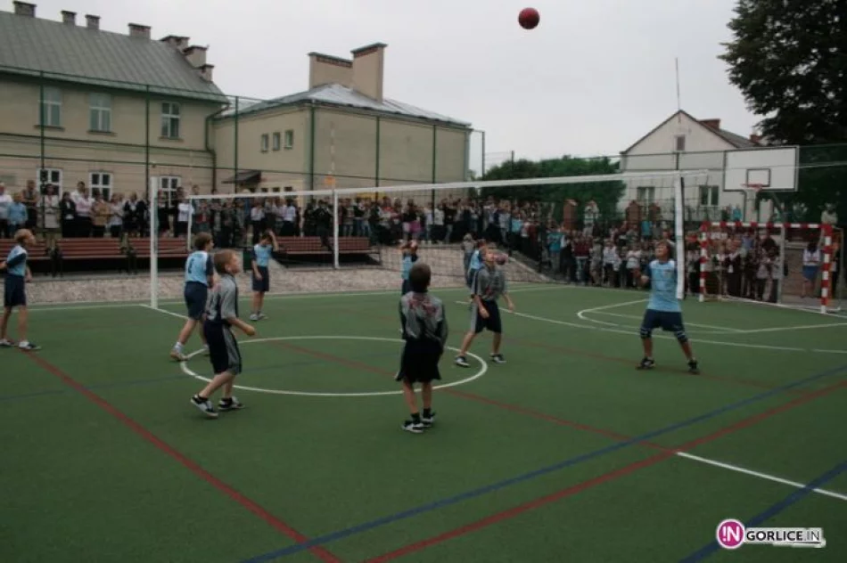 Otwarcie boiska szkolnego w Bieczu - zdjęcie 17