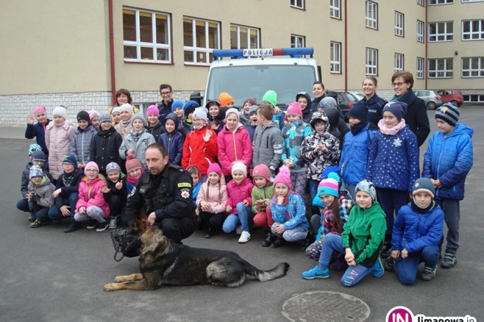 Policjanci z wizytą w szkole - zdjęcie 3