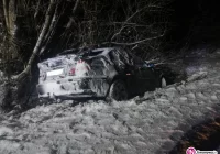 BMW wypadło z drogi i wjechało do rowu - zdjęcie główne