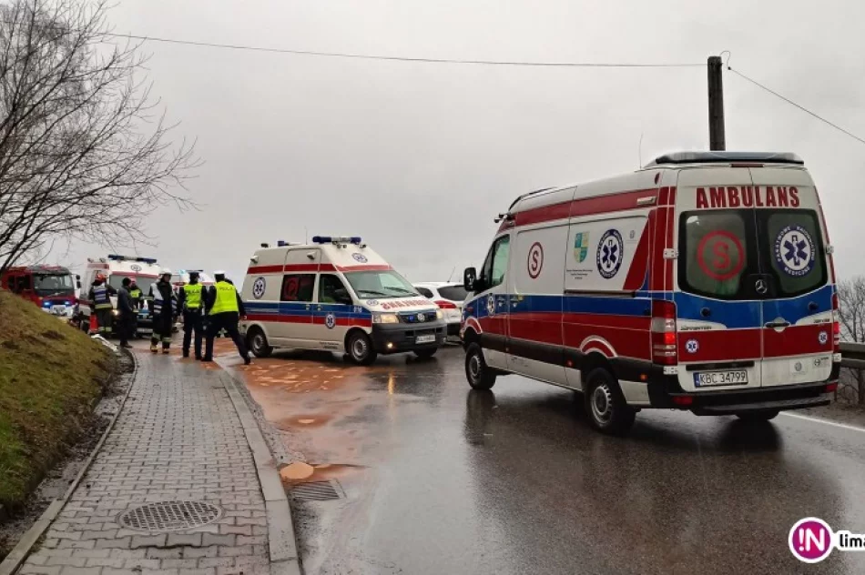 Groźnie wyglądające zderzenie: 6 osób, w tym 3 dzieci, trafiło do szpitali - zdjęcie 2