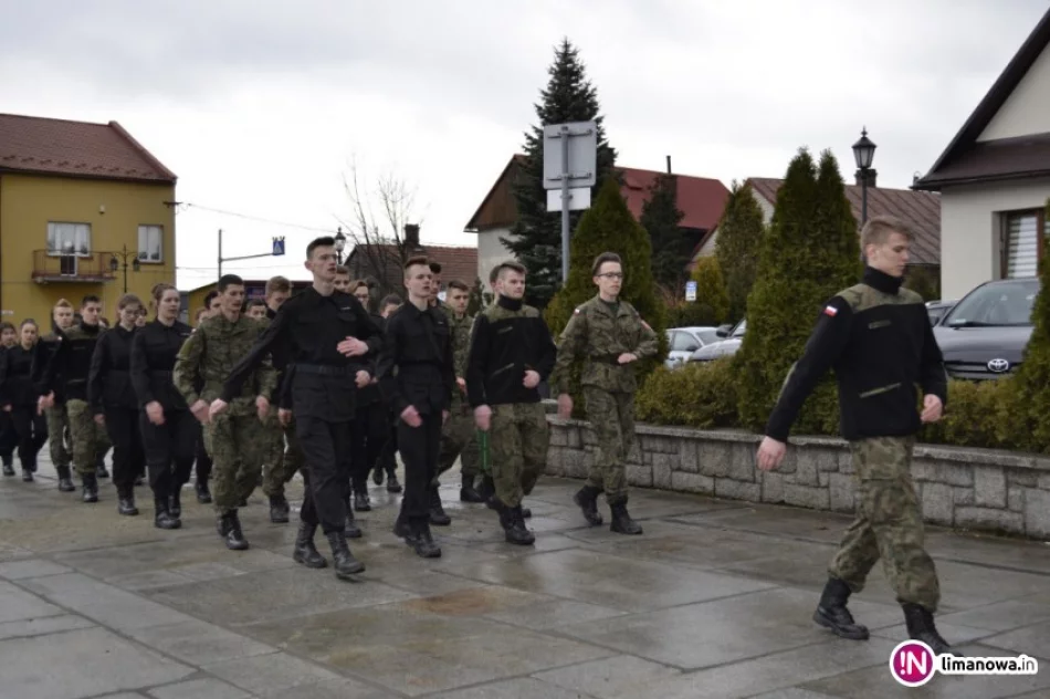 Zajęcia z musztry na płycie rynku - zdjęcie 2