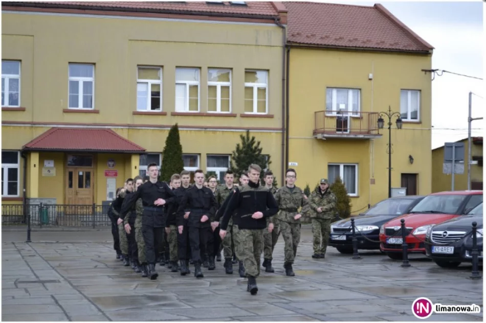 Zajęcia z musztry na płycie rynku - zdjęcie 3