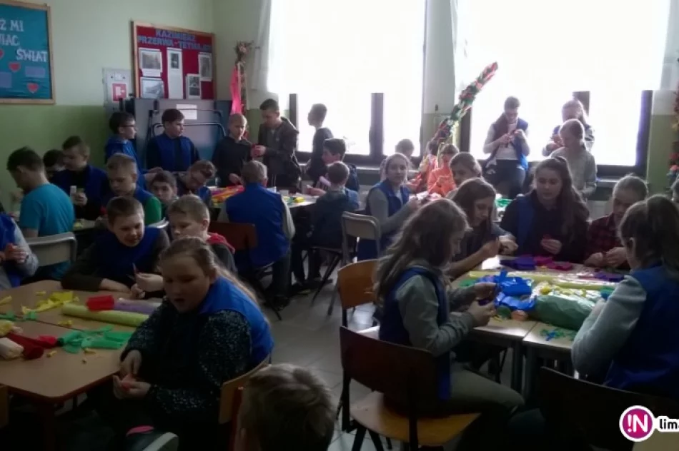 Uczyli się sztuki wykonywania kwiatów do palm wielkanocnych - zdjęcie 2