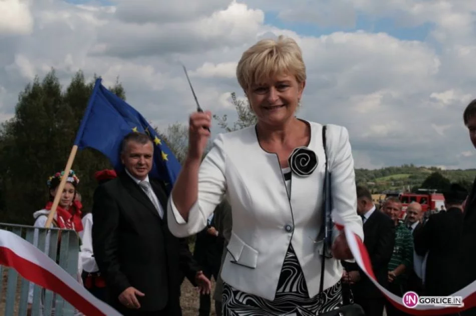 Otwarcie kładki i drogi w Bieczu z udziałem Ministra - zdjęcie 9