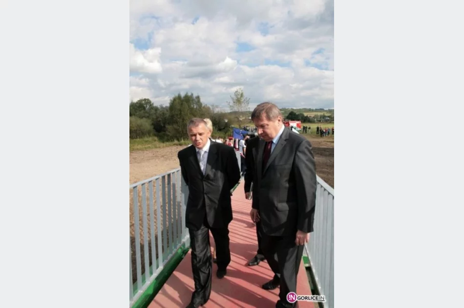 Otwarcie kładki i drogi w Bieczu z udziałem Ministra - zdjęcie 10