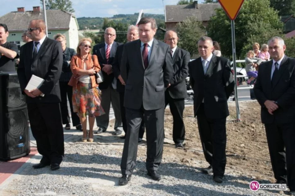 Otwarcie kładki i drogi w Bieczu z udziałem Ministra - zdjęcie 13