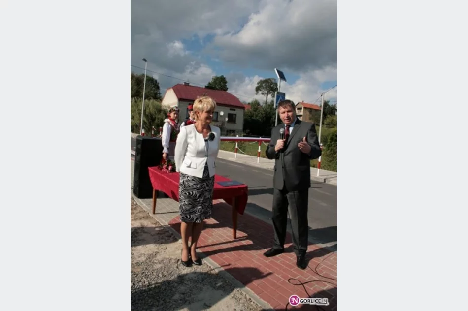 Otwarcie kładki i drogi w Bieczu z udziałem Ministra - zdjęcie 18