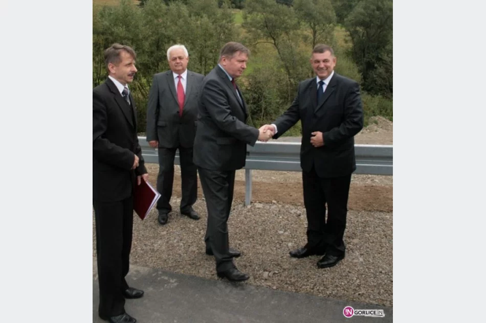Minister Miller na otwarciu mostów na drodze Florynka - Izby - zdjęcie 5