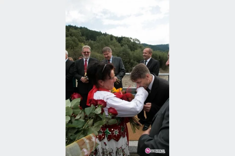 Minister Miller na otwarciu mostów na drodze Florynka - Izby - zdjęcie 16