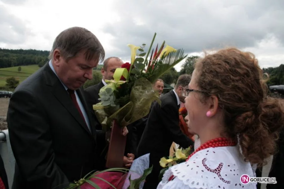 Minister Miller na otwarciu mostów na drodze Florynka - Izby - zdjęcie 17