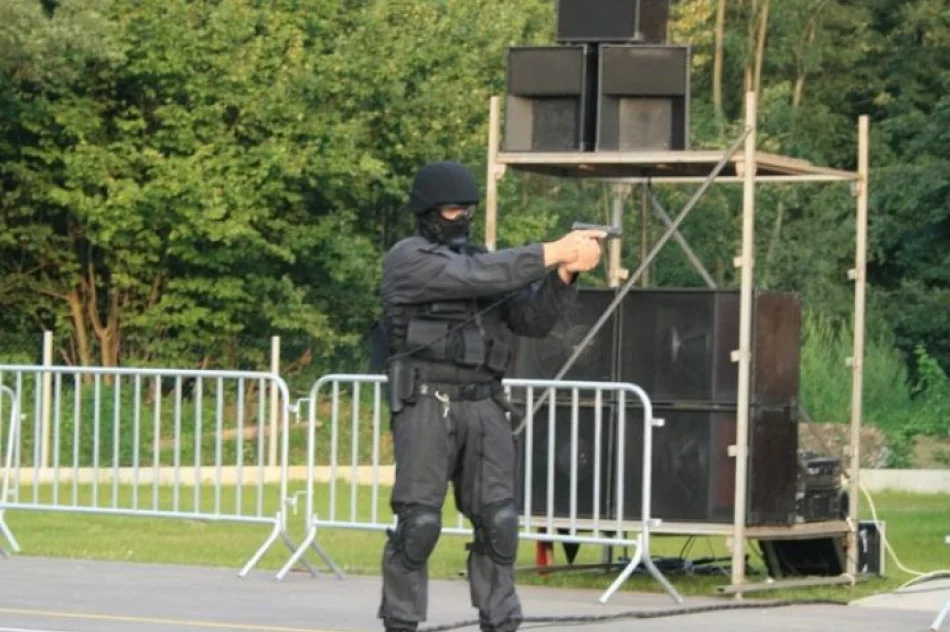 Festyn Charytatywny w Ropie - pokaz policji - zdjęcie 5