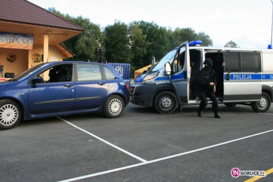 Festyn Charytatywny w Ropie - pokaz policji - zdjęcie 6