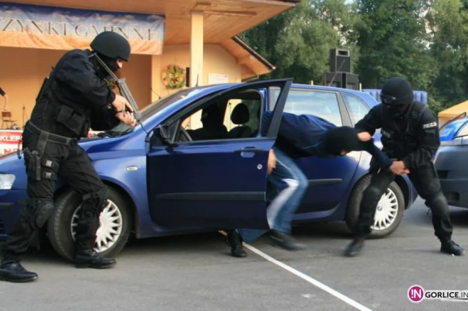 Festyn Charytatywny w Ropie - pokaz policji - zdjęcie 9