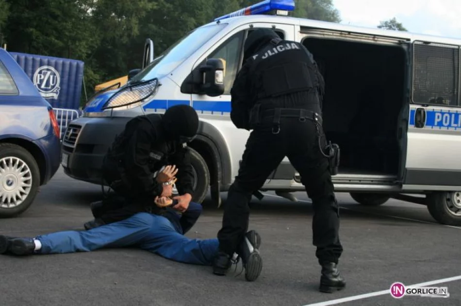 Festyn Charytatywny w Ropie - pokaz policji - zdjęcie 11