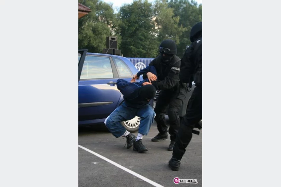 Festyn Charytatywny w Ropie - pokaz policji - zdjęcie 12