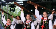 Zabawa w deszczu. Świętowanie rozpoczęte. - zdjęcie 4