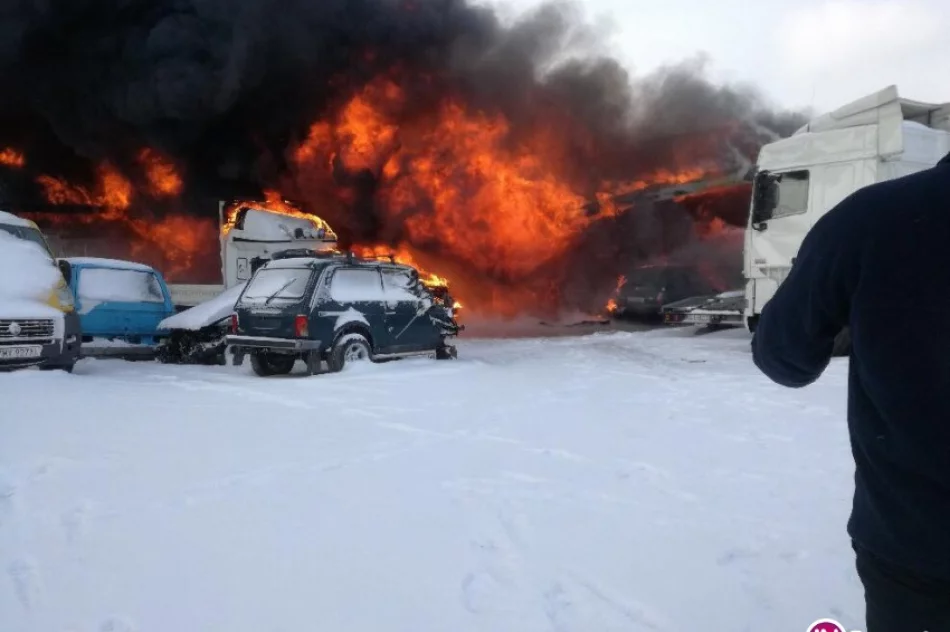Spłonął warsztat, jego wyposażenie i kilkanaście samochodów. Ponad 800 tys. zł strat (wideo) - zdjęcie 2