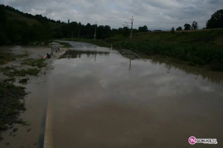 Podtopienia na drodze wojewódzkiej nr 981 k/ Bobowej - LIPIEC - zdjęcie 3