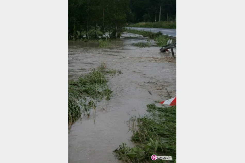 Podtopienia na drodze wojewódzkiej nr 981 k/ Bobowej - LIPIEC - zdjęcie 10