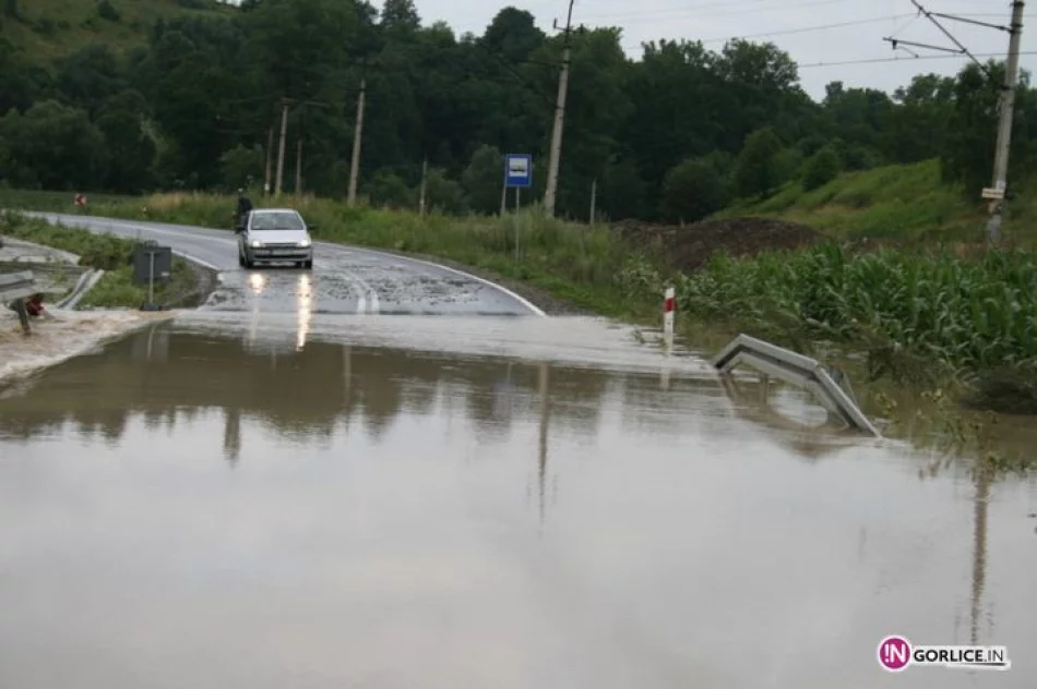 Podtopienia na drodze wojewódzkiej nr 981 k/ Bobowej - LIPIEC - zdjęcie 11