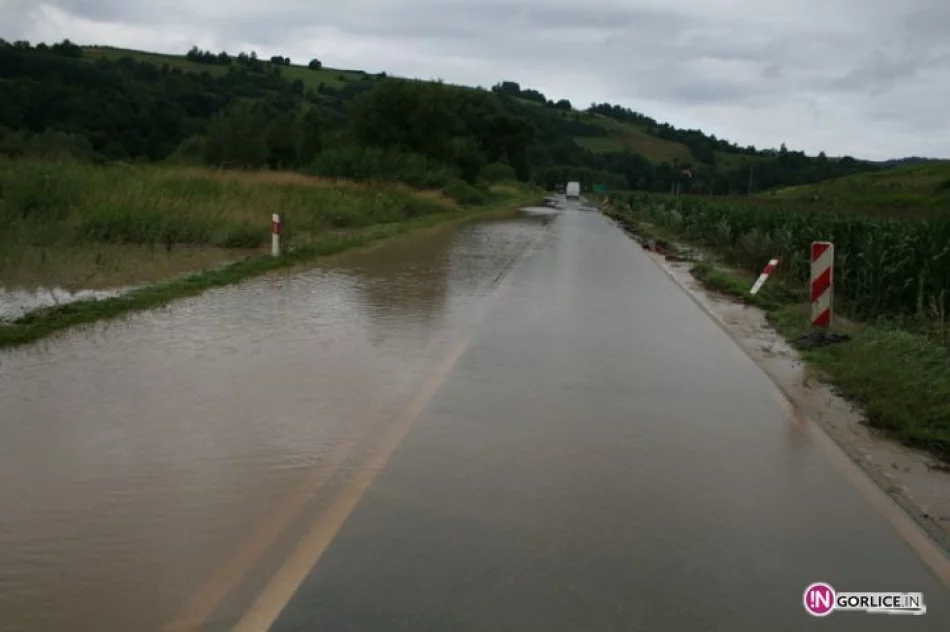 Podtopienia na drodze wojewódzkiej nr 981 k/ Bobowej - LIPIEC - zdjęcie 13