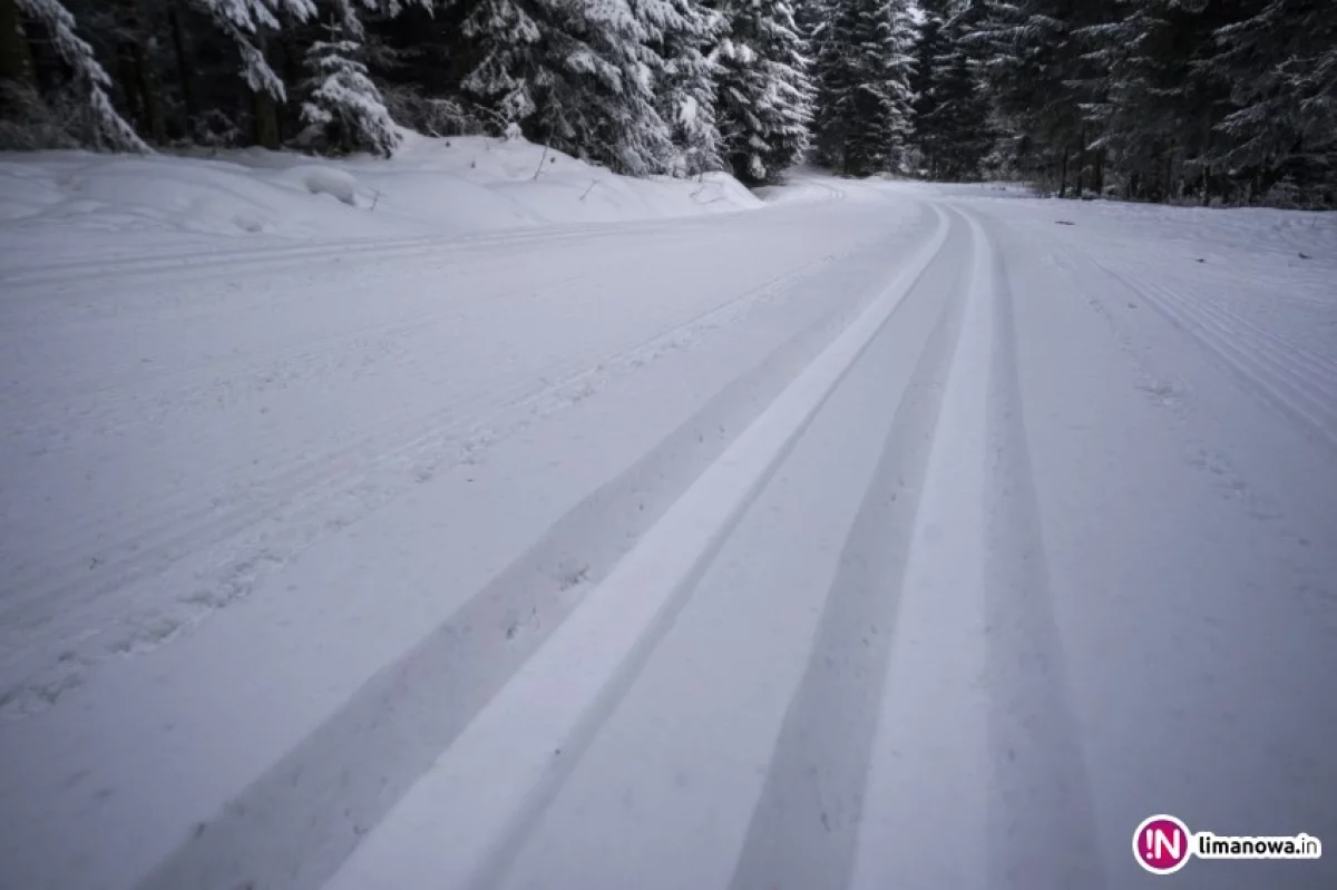 Jakie warunki na stokach narciarskich i trasach biegowych w regionie?