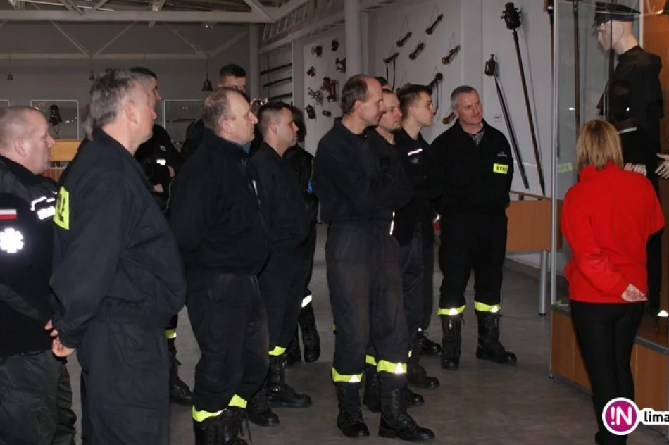 Strażacy z wizytą w Centralnym Muzeum Pożarnictwa - zdjęcie 2