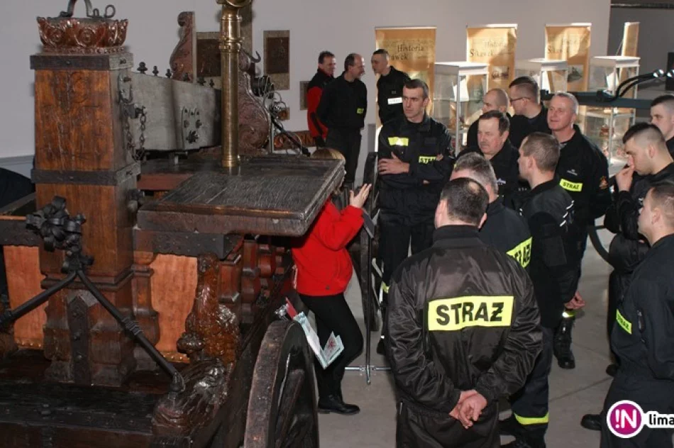 Strażacy z wizytą w Centralnym Muzeum Pożarnictwa - zdjęcie 4