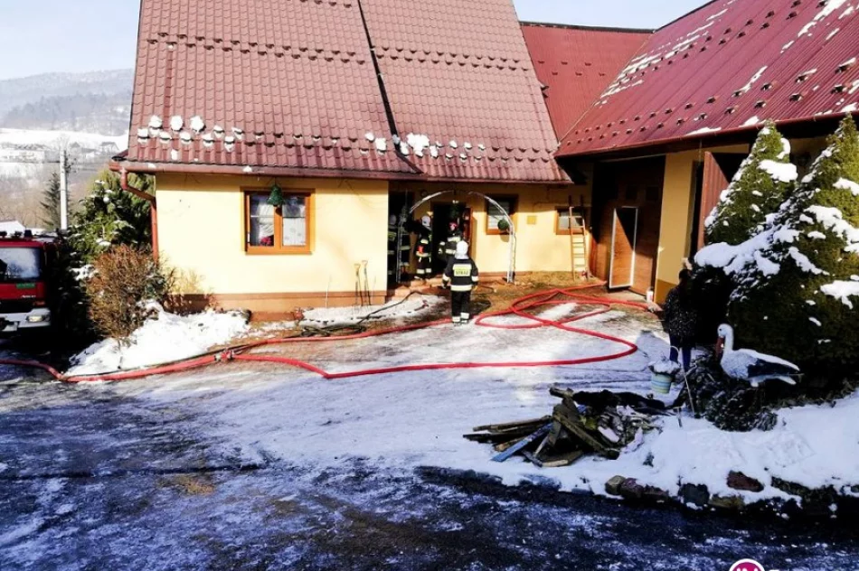 50 strażaków gasiło pożar poddasza - zdjęcie 3