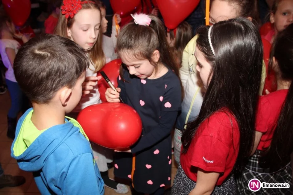 Walentynkowa dyskoteka w świetlicy - zdjęcie 4