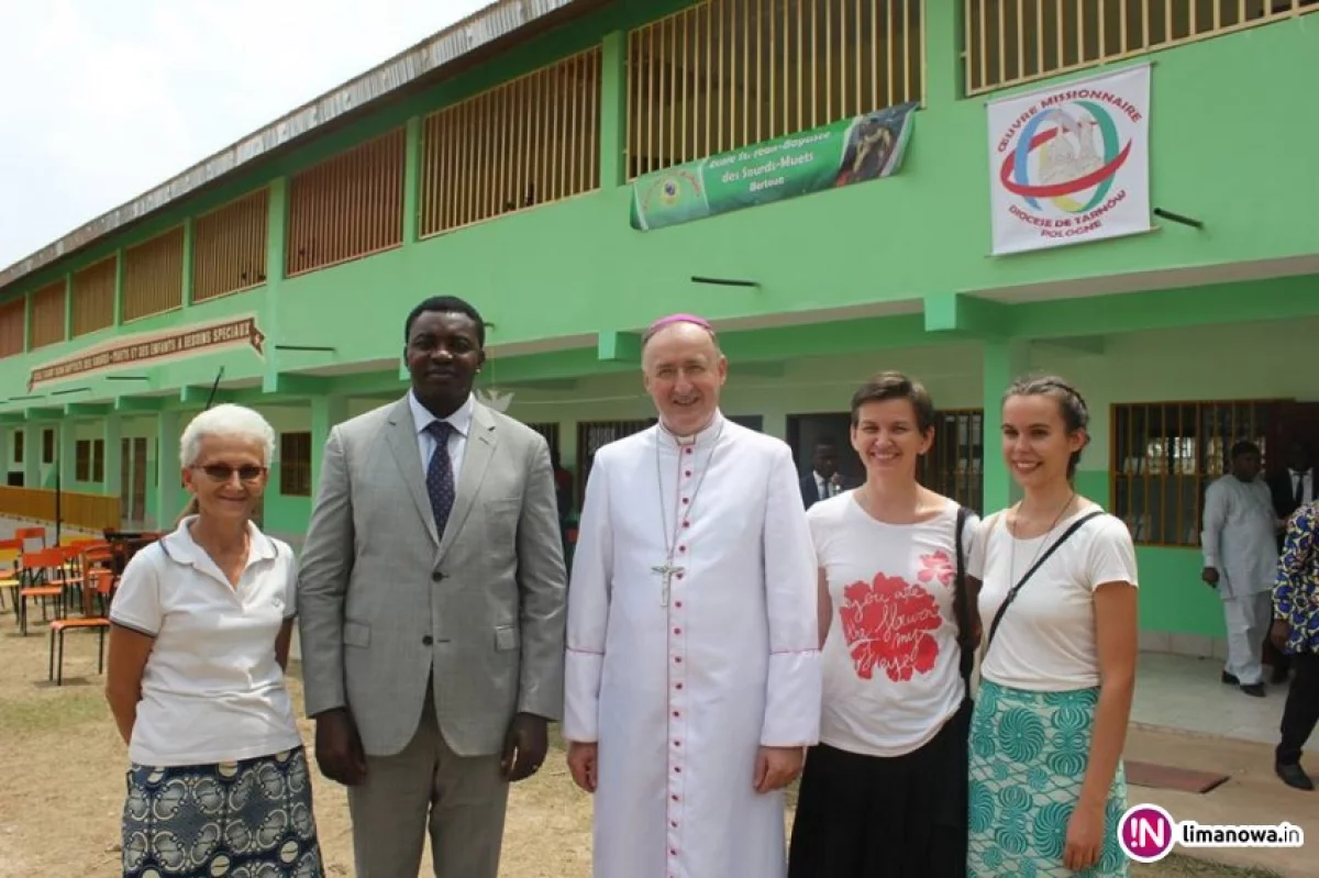 Poświęcono szkołę, w której pracuje świecka misjonarka z Limanowszczyzny