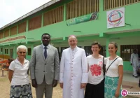 Poświęcono szkołę, w której pracuje świecka misjonarka z Limanowszczyzny - zdjęcie główne