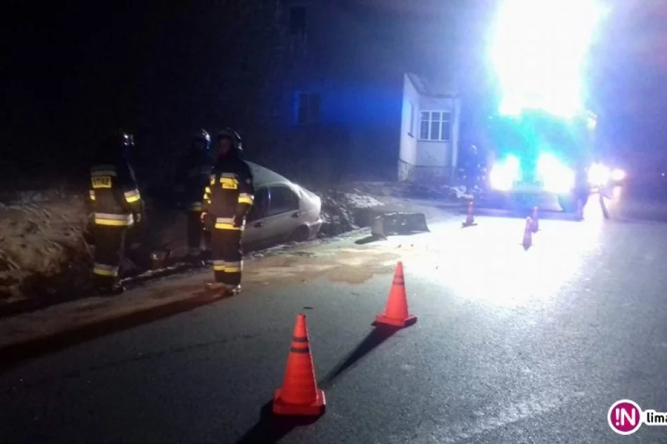 Honda wypadła z drogi i dachowała - zdjęcie 2