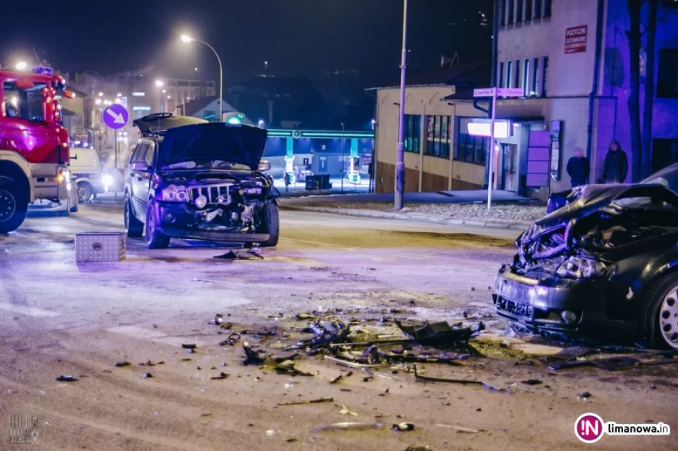 Zderzenie na skrzyżowaniu w centrum, 5 osób trafiło do szpitala (wideo) - zdjęcie 4