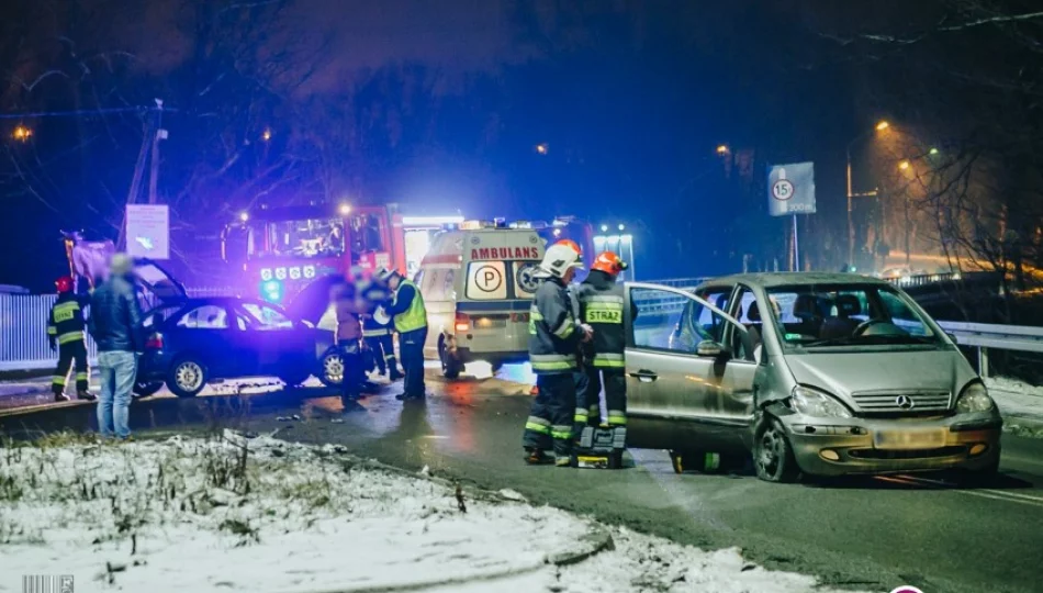 Zderzenie dwóch samochodów - ranna jedna osoba (wideo) - zdjęcie 1