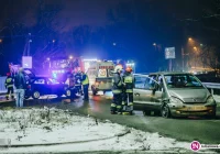 Zderzenie dwóch samochodów - ranna jedna osoba (wideo) - zdjęcie główne