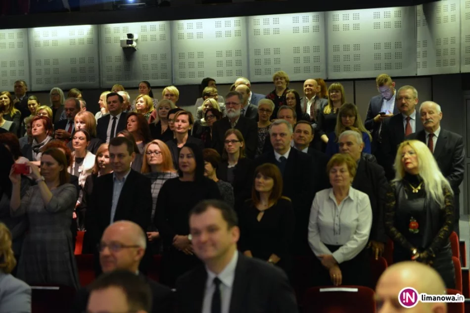 Pracownicy limanowskiego urzędu wyróżnieni medalami od prezydenta - zdjęcie 4