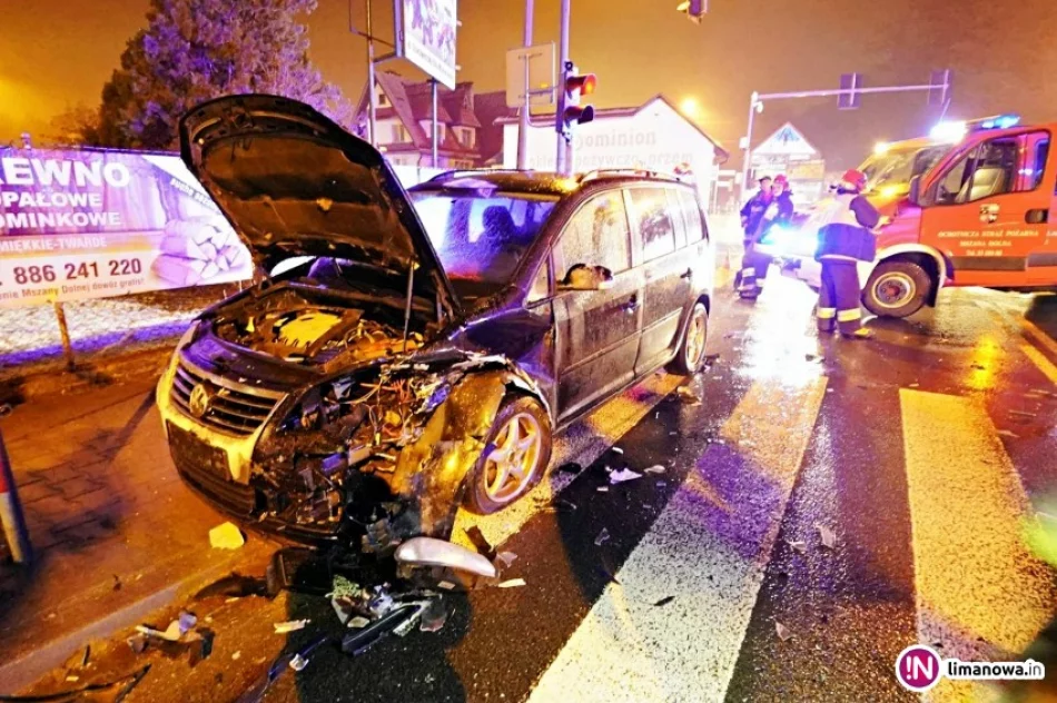 Kierująca Renault w szpitalu po wypadku na skrzyżowaniu - zdjęcie 2